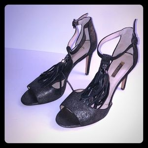 🆕 NWT Louise et Cie Tassel pewter gray heeled sandal 9.5